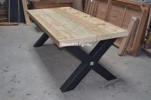 Table with crossed steel legs